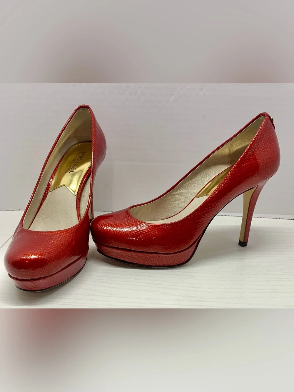 Michael Kors Red Patent Platform Pumps Heels Classic Closed Toe